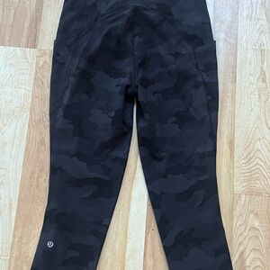 Lululemon size 8 crop Black Camo Leggings with pockets